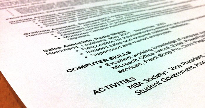 أخطاؤك القاتلة في عرض سيرتك الذاتية.. ماهي؟ وكيف تتجنبها؟